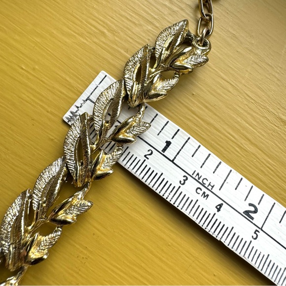 Vintage Goldtone Leaf Linked Necklace - Picture 5 of 6